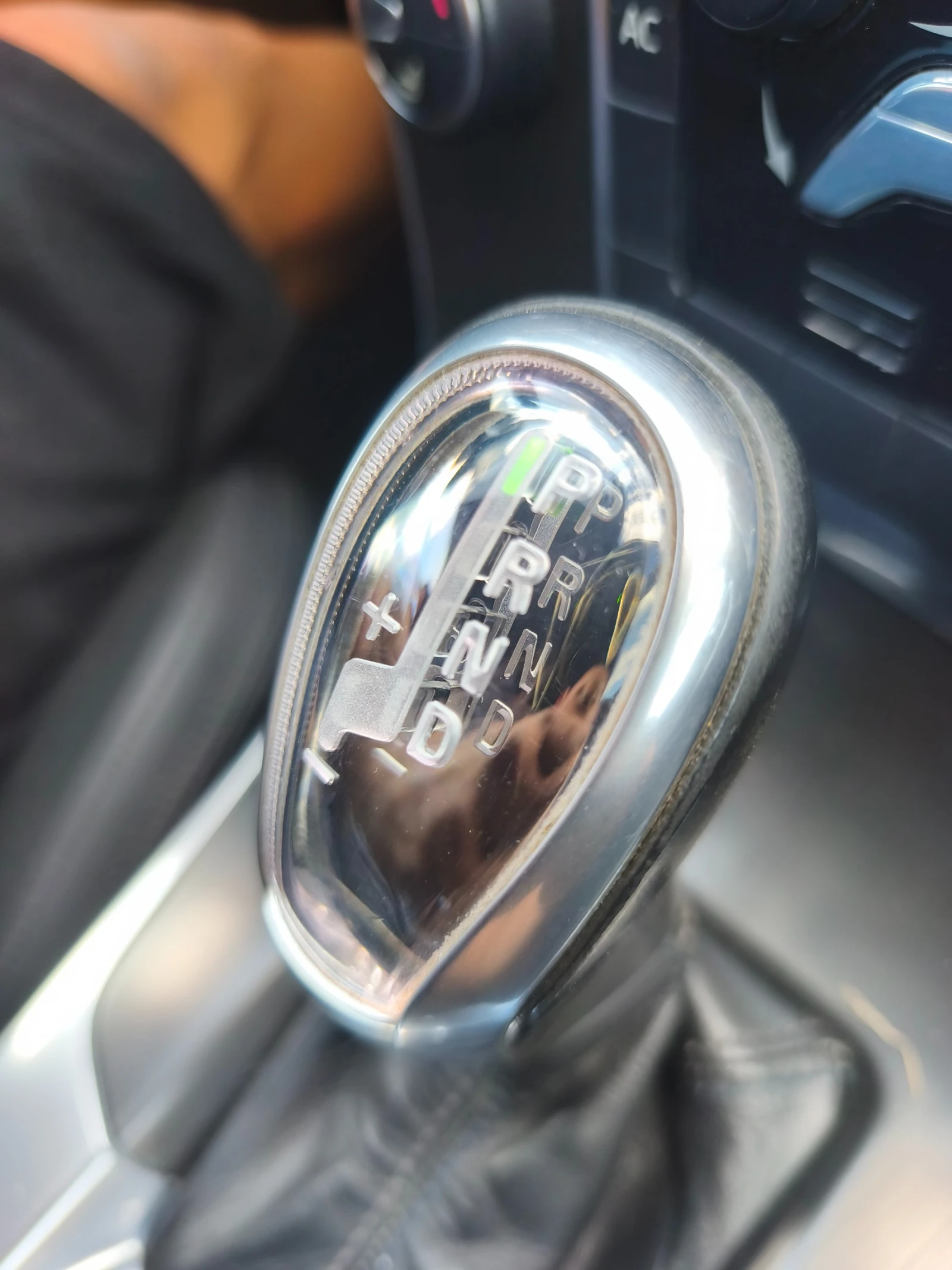 Volvo V60 D4 240к.с 4X4 AWD Automat, снимка 14 - Автомобили и джипове - 55376276