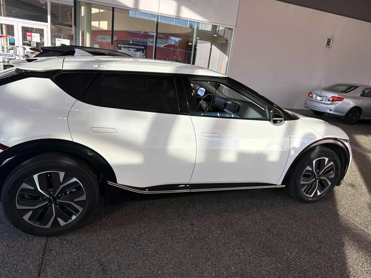 Kia EV6 * Land AWD * CARFAX * БЕЗ ПЪРВОНАЧАЛНА ВНОСКА, снимка 3 - Автомобили и джипове - 55626878