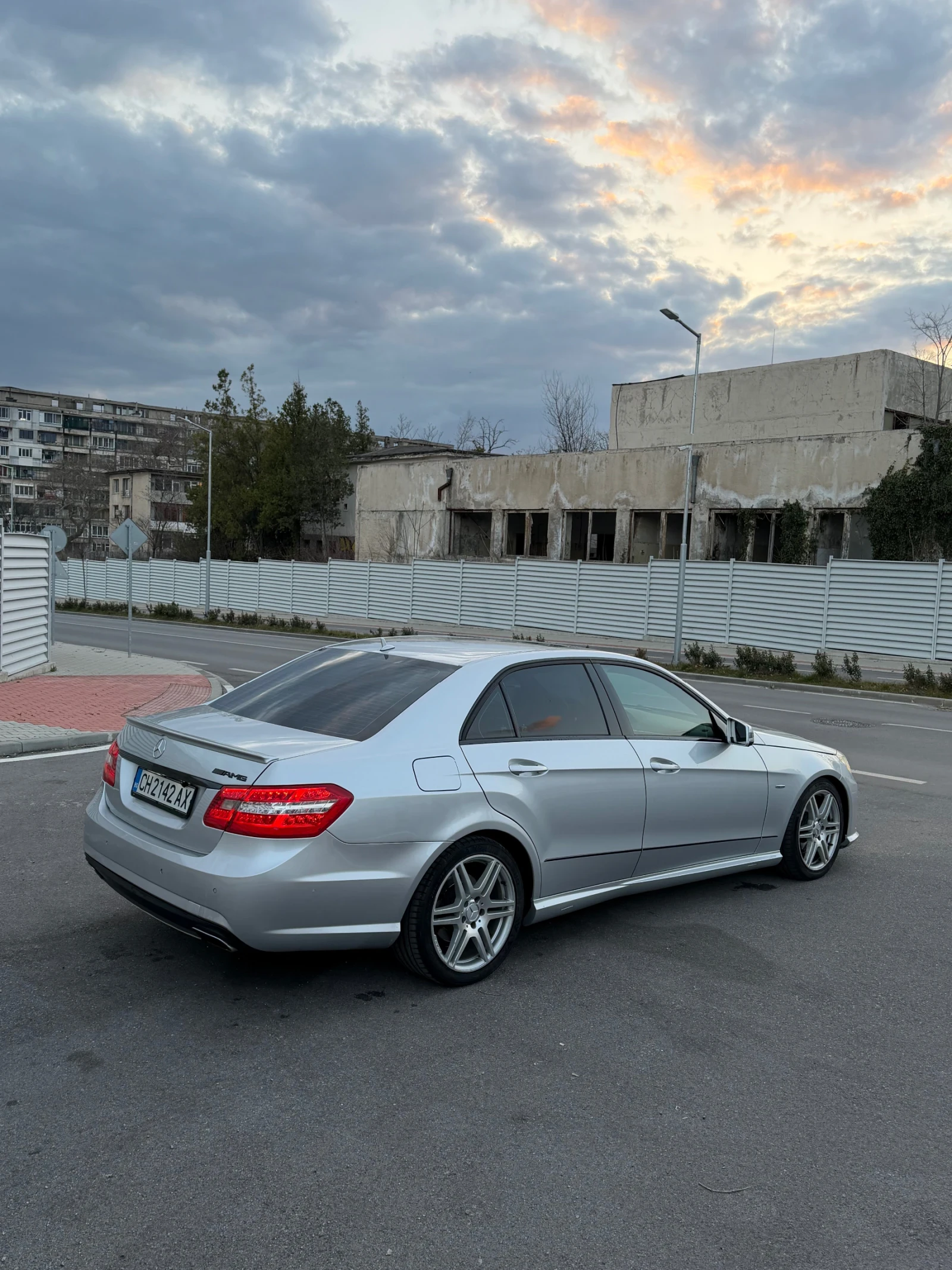 Mercedes-Benz E 350, снимка 2 - Автомобили и джипове - 55792672