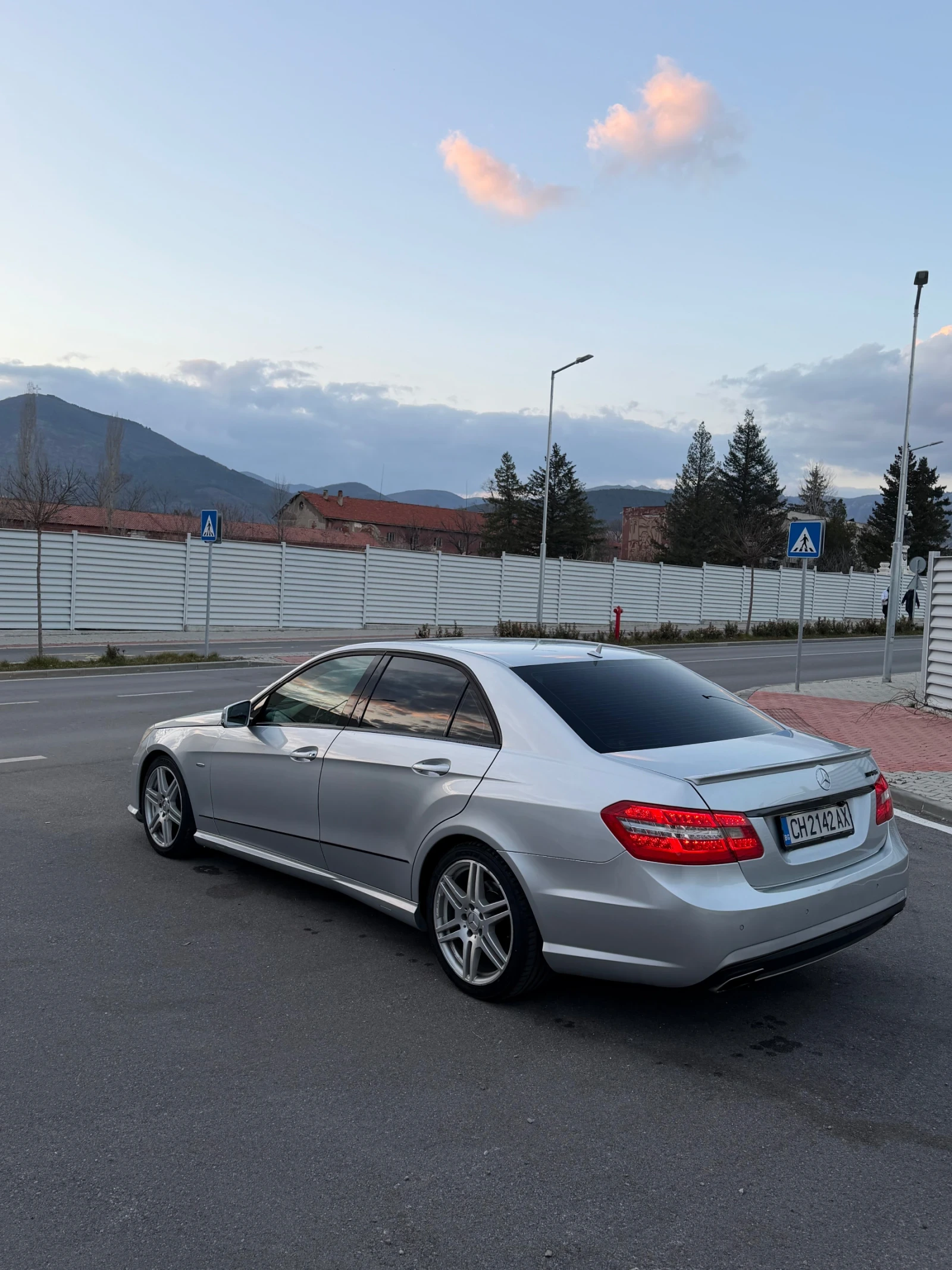 Mercedes-Benz E 350, снимка 4 - Автомобили и джипове - 55792672