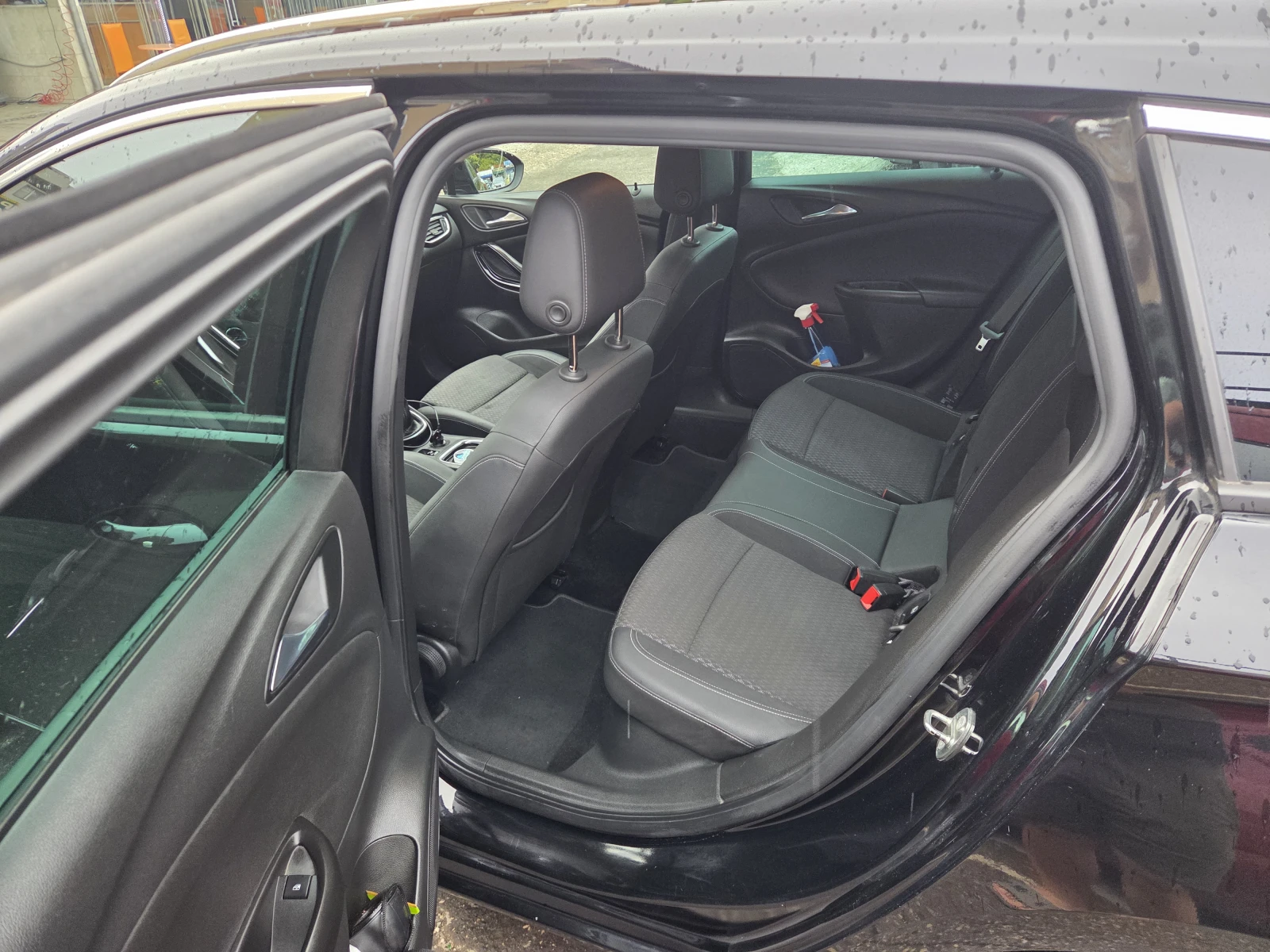 Opel Astra 1.6 CDTI, снимка 6 - Автомобили и джипове - 56199526