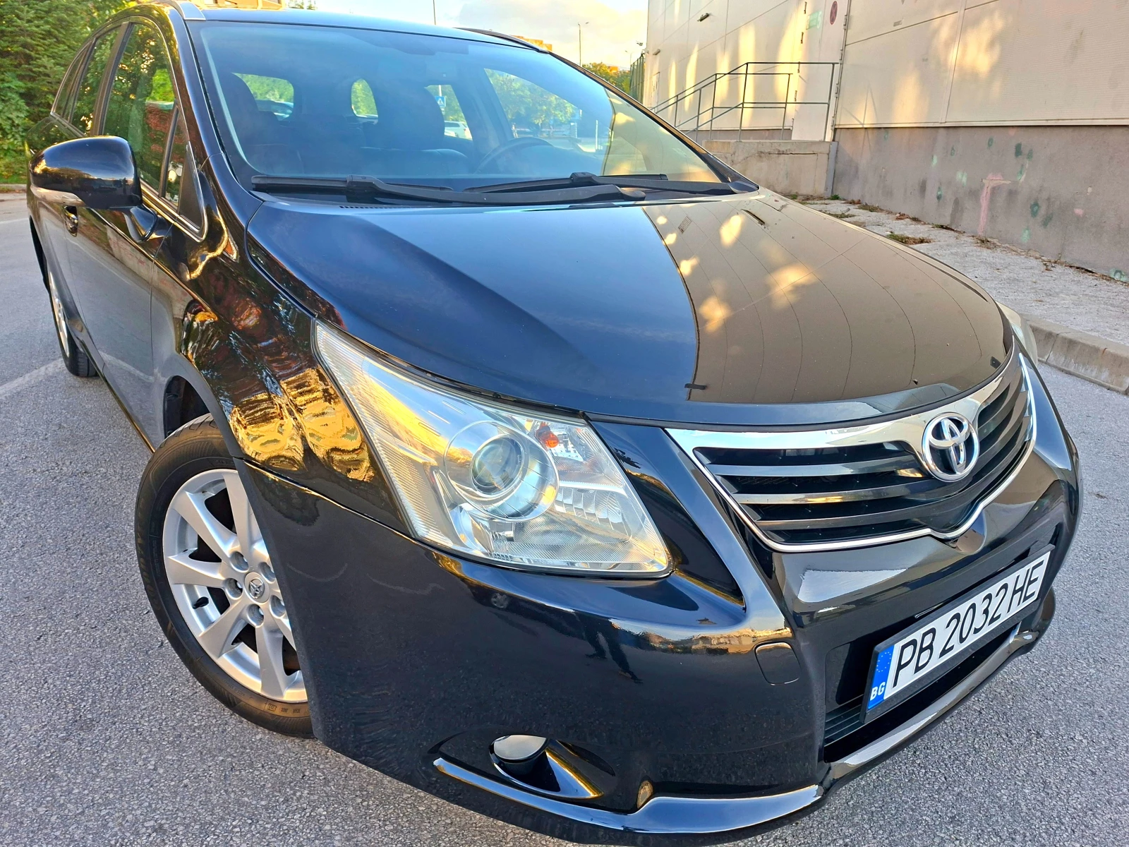 Toyota Avensis 2.0 D4D 126кс Топ, снимка 3 - Автомобили и джипове - 56332221