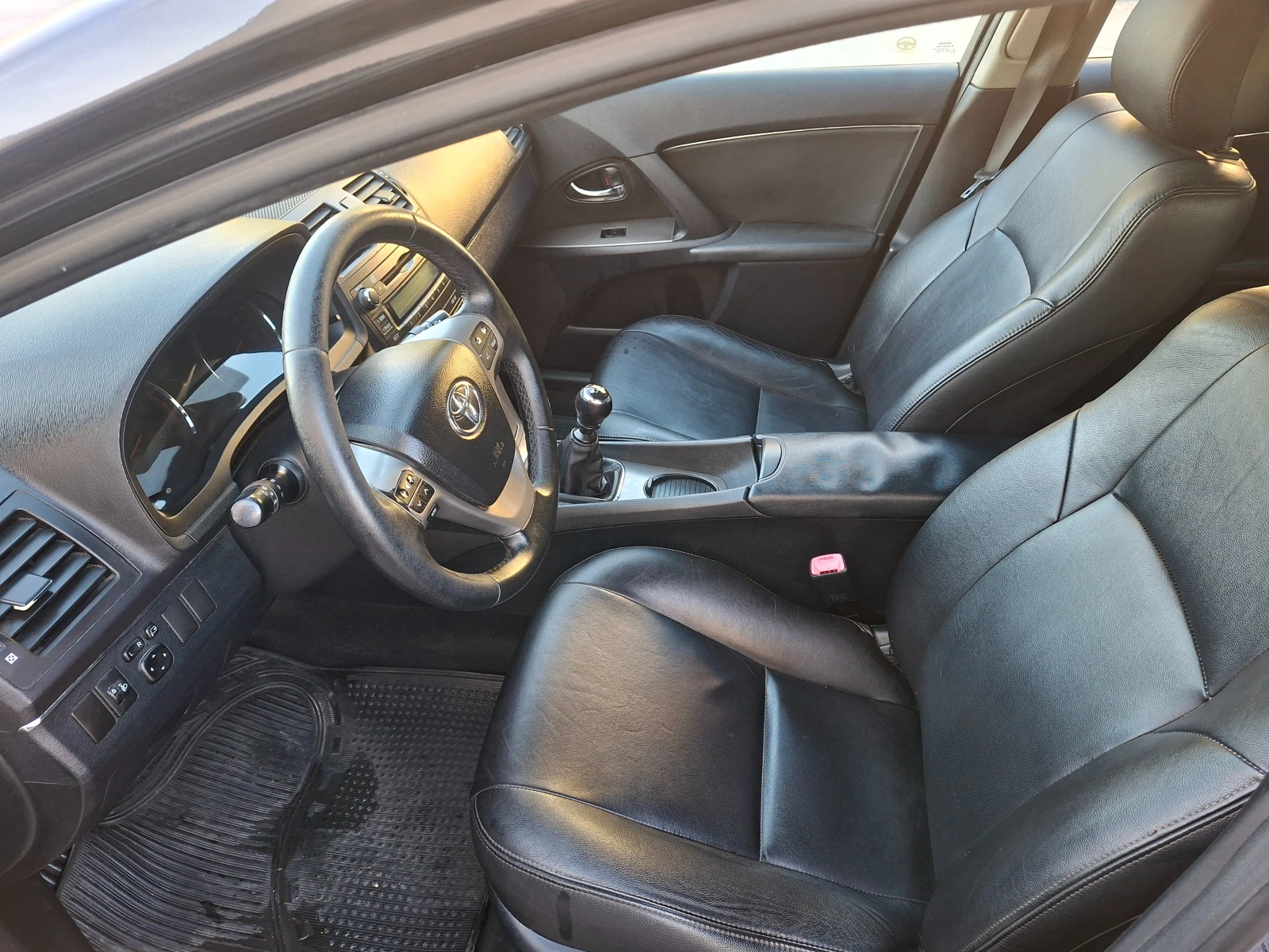 Toyota Avensis 2.0 D4D 126кс Топ, снимка 15 - Автомобили и джипове - 56332221