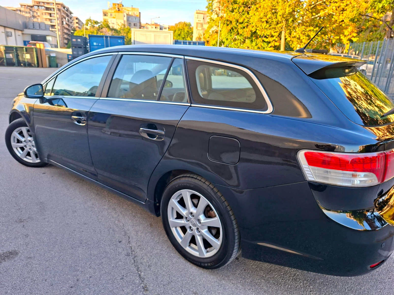 Toyota Avensis 2.0 D4D 126кс Топ, снимка 7 - Автомобили и джипове - 56332221