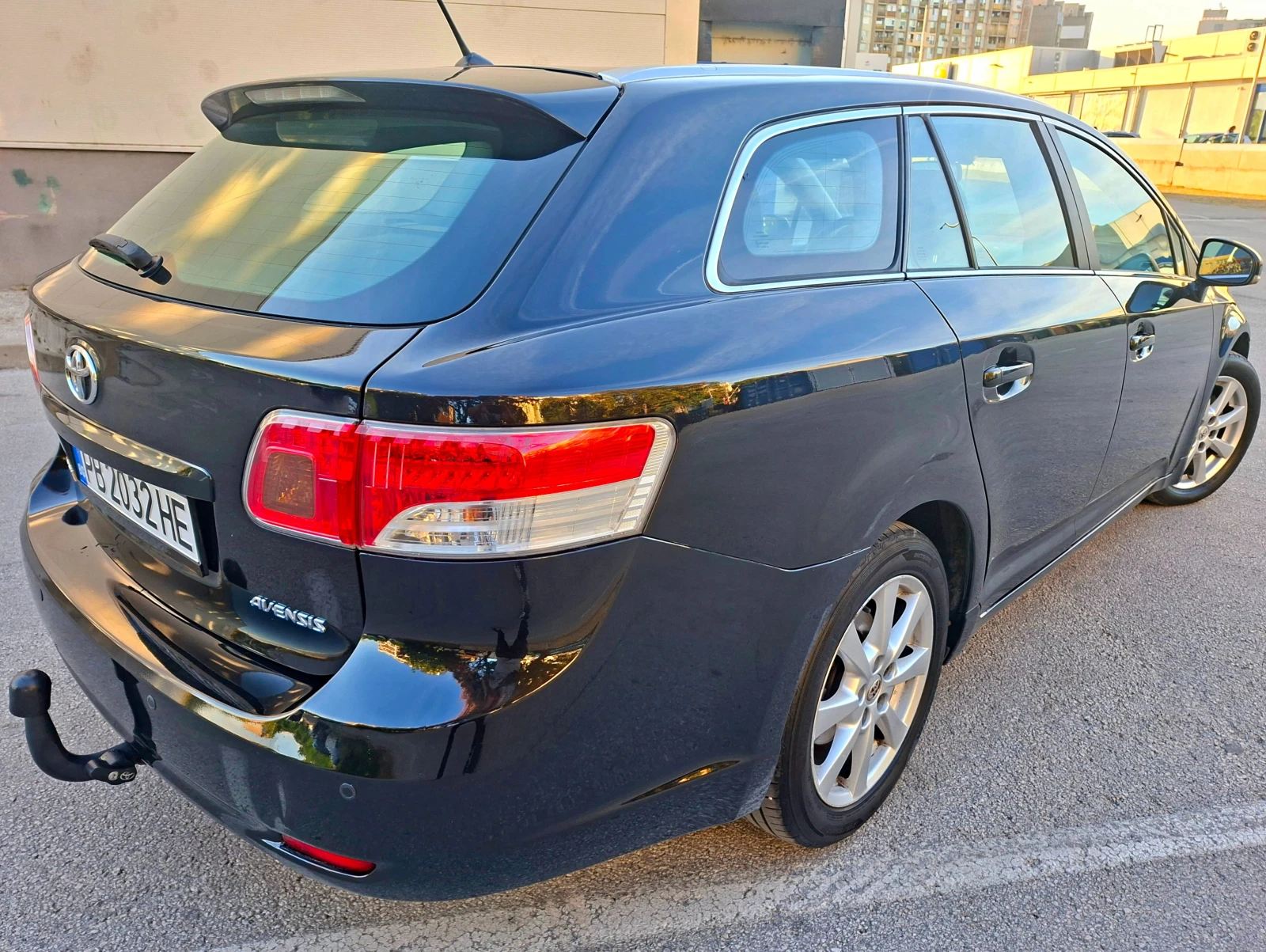 Toyota Avensis 2.0 D4D 126кс Топ, снимка 12 - Автомобили и джипове - 56332221