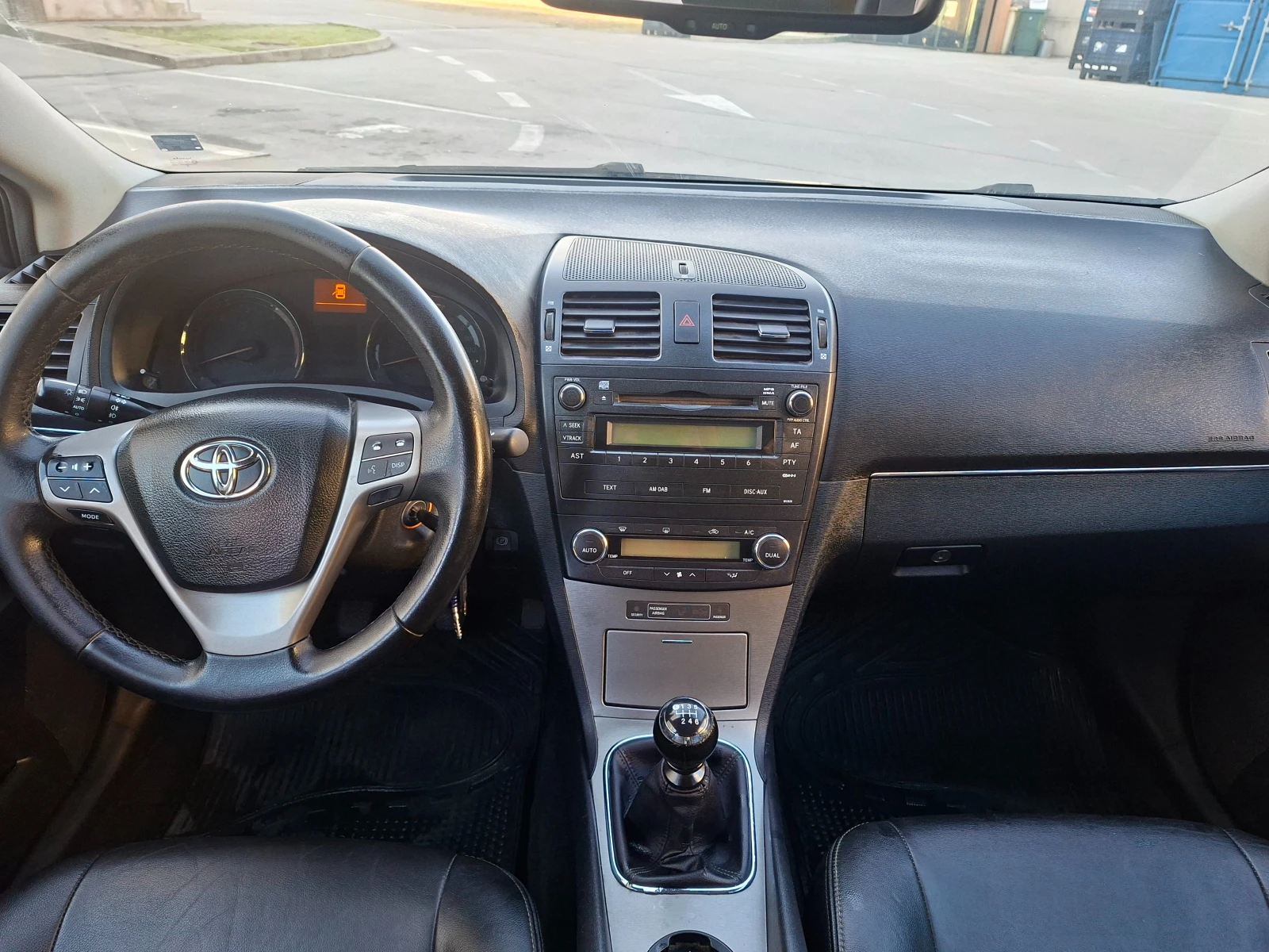 Toyota Avensis 2.0 D4D 126кс Топ, снимка 14 - Автомобили и джипове - 56332221
