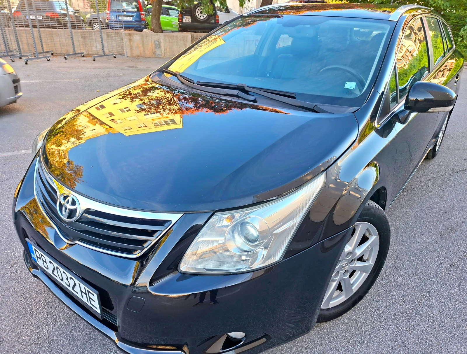 Toyota Avensis 2.0 D4D 126кс Топ, снимка 9 - Автомобили и джипове - 56332221