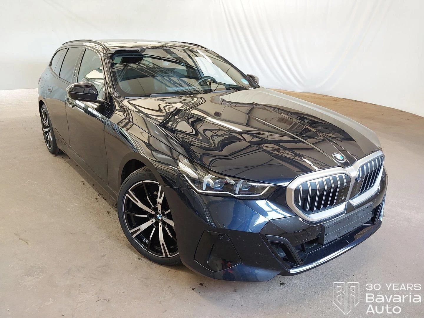 BMW 520 d xDrive Touring Steptronic, снимка 4 - Автомобили и джипове - 56395673