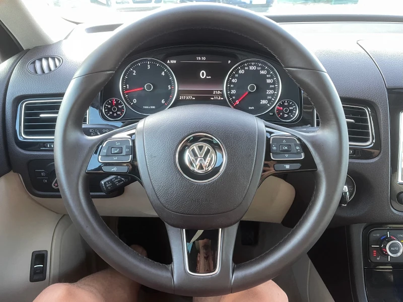 VW Touareg 3.0TDI 245hp 8AT, снимка 15 - Автомобили и джипове - 47226868