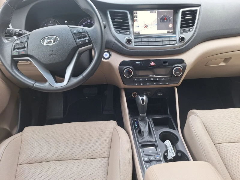 Hyundai Tucson 2.0 4х4 автомат панорама, снимка 15 - Автомобили и джипове - 49422107