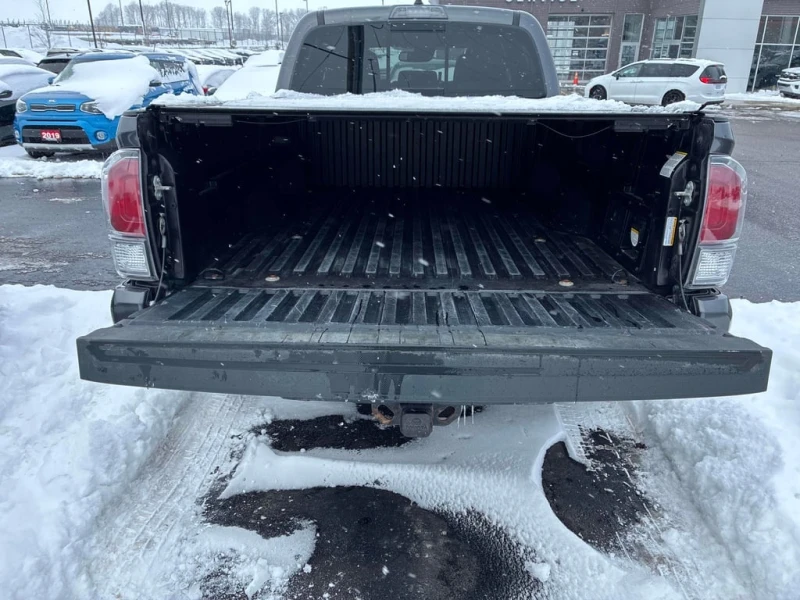 Toyota Tacoma * 4x4 Double Cab Auto * CARFAX * БЕЗ ПЪРВОНАЧАЛНА , снимка 15 - Автомобили и джипове - 52773038