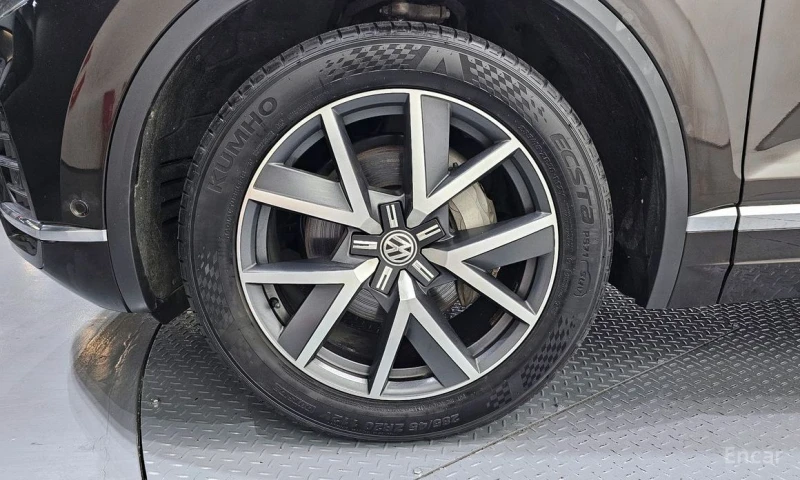 VW Touareg, снимка 5 - Автомобили и джипове - 53482624
