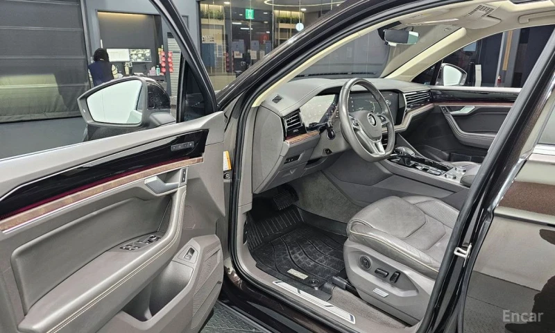 VW Touareg, снимка 11 - Автомобили и джипове - 53482624