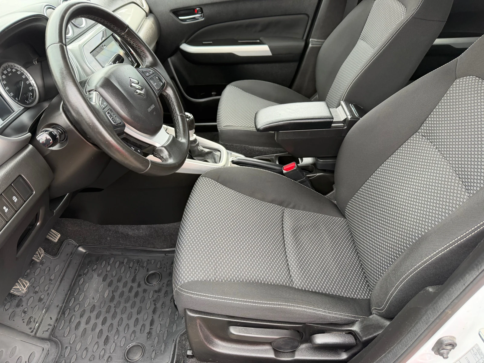 Suzuki Vitara 1.6 DDIS, снимка 11 - Автомобили и джипове - 53644645