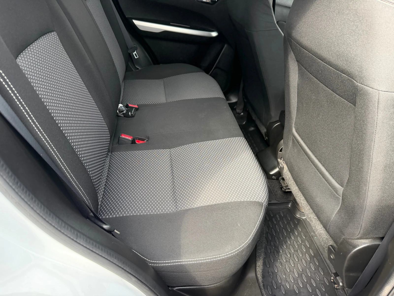 Suzuki Vitara 1.6 DDIS, снимка 15 - Автомобили и джипове - 53644645