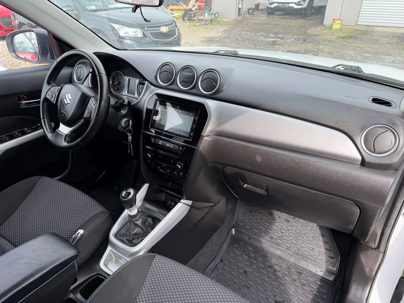 Suzuki Vitara 1.6 DDIS, снимка 13 - Автомобили и джипове - 53644645