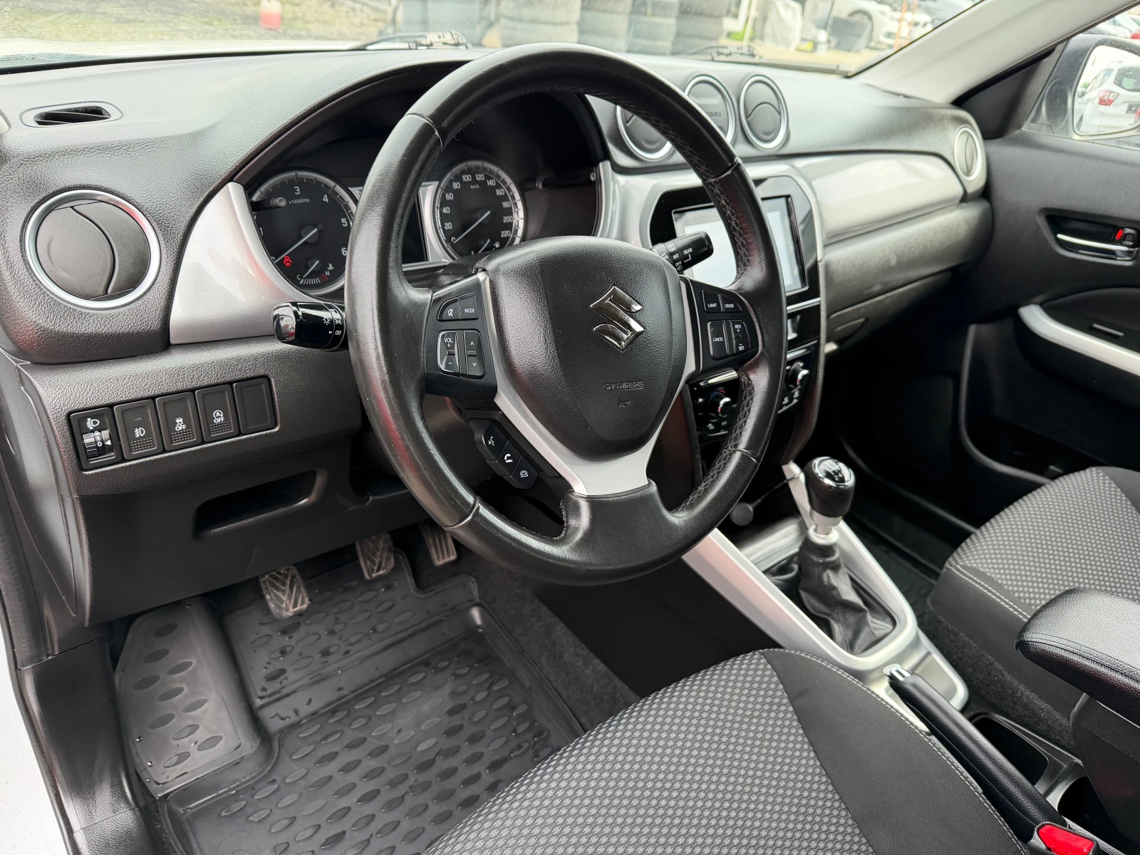 Suzuki Vitara 1.6 DDIS, снимка 10 - Автомобили и джипове - 53644645