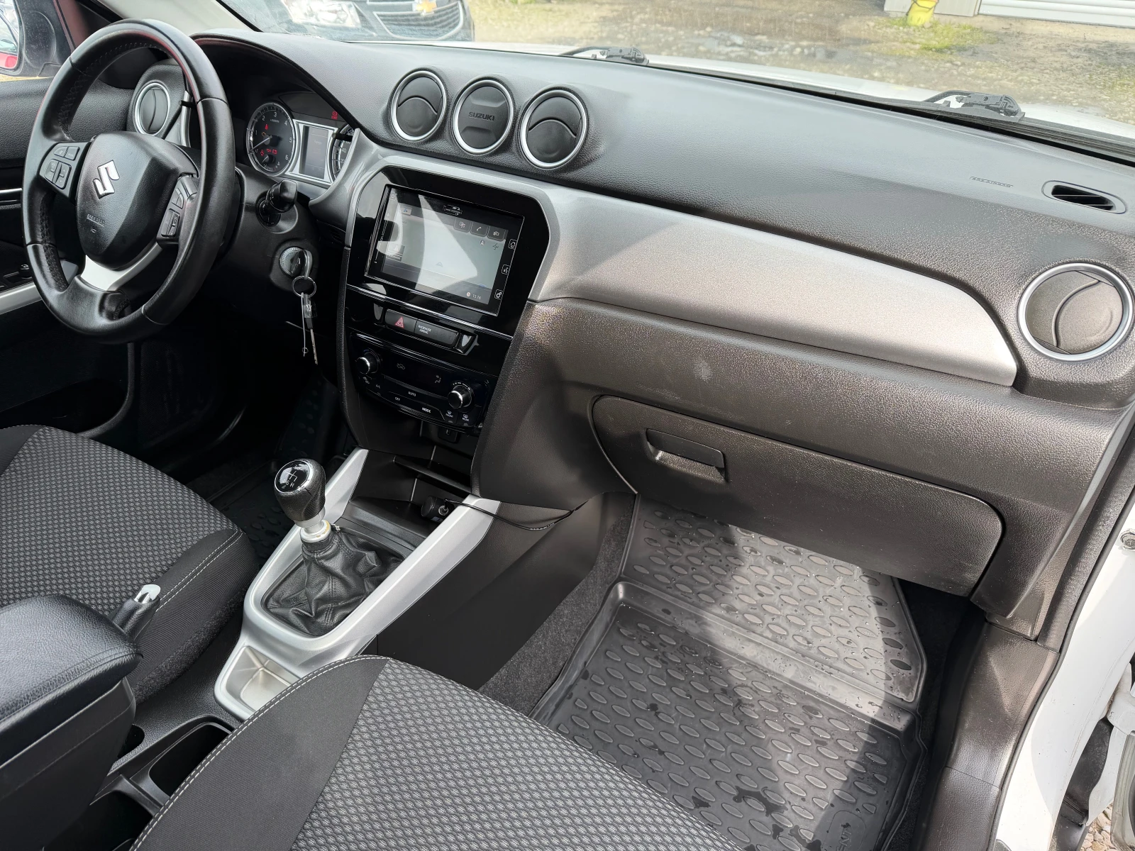 Suzuki Vitara 1.6 DDIS, снимка 14 - Автомобили и джипове - 53644645