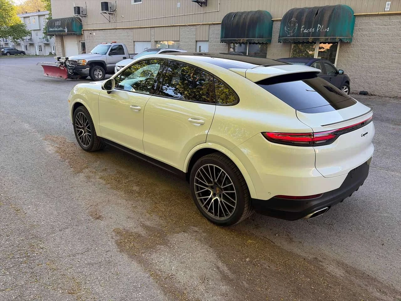 Porsche Cayenne  Coupe AWD | 3.0L | DISTRONIC | 360 | ОБДУХВАНЕ , снимка 4 - Автомобили и джипове - 54642200