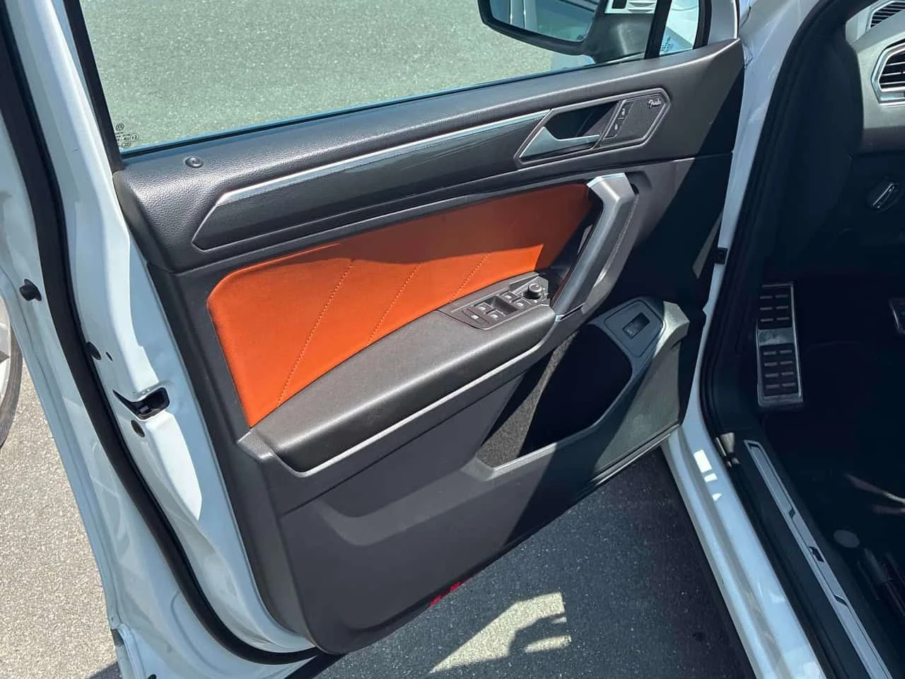 VW Tiguan R LINE/Highline/CARFAX/ПОДГРЕВ/КЛИП/ПАНО/ПРЕДСТАВИ, снимка 12 - Автомобили и джипове - 55248413