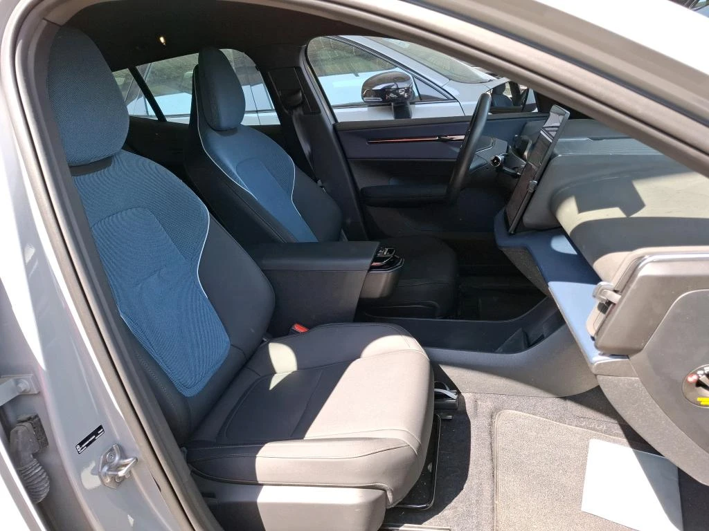 Volvo EX30 Extended Range, снимка 10 - Автомобили и джипове - 55540580