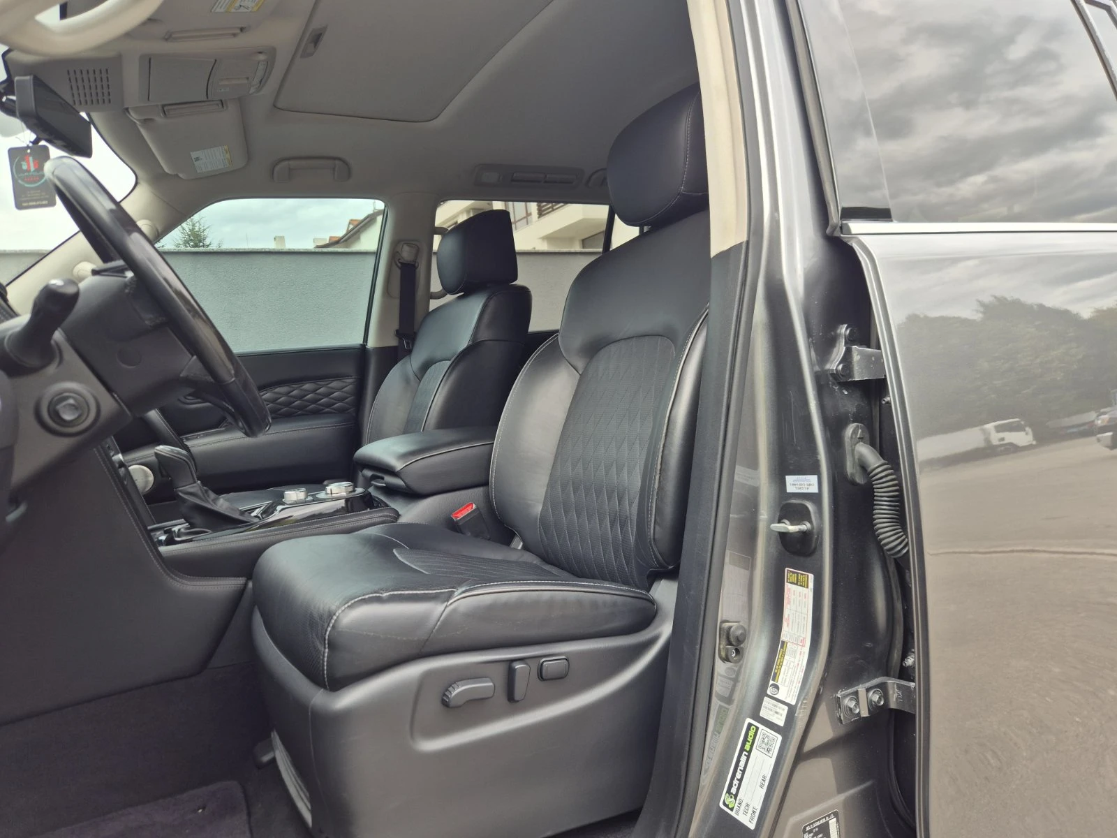 Infiniti QX80 5.6L V8 AWD, снимка 9 - Автомобили и джипове - 56117965