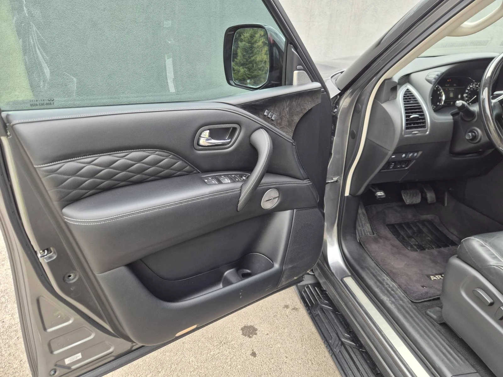 Infiniti QX80 5.6L V8 AWD, снимка 8 - Автомобили и джипове - 56117965