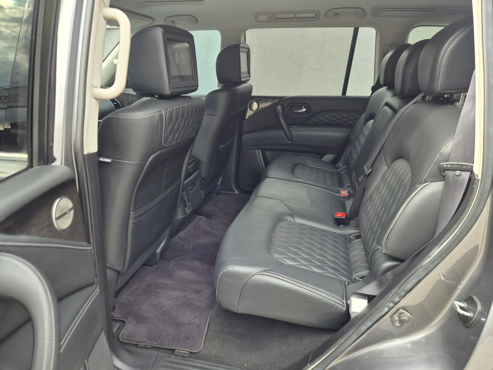 Infiniti QX80 5.6L V8 AWD, снимка 16 - Автомобили и джипове - 56117965