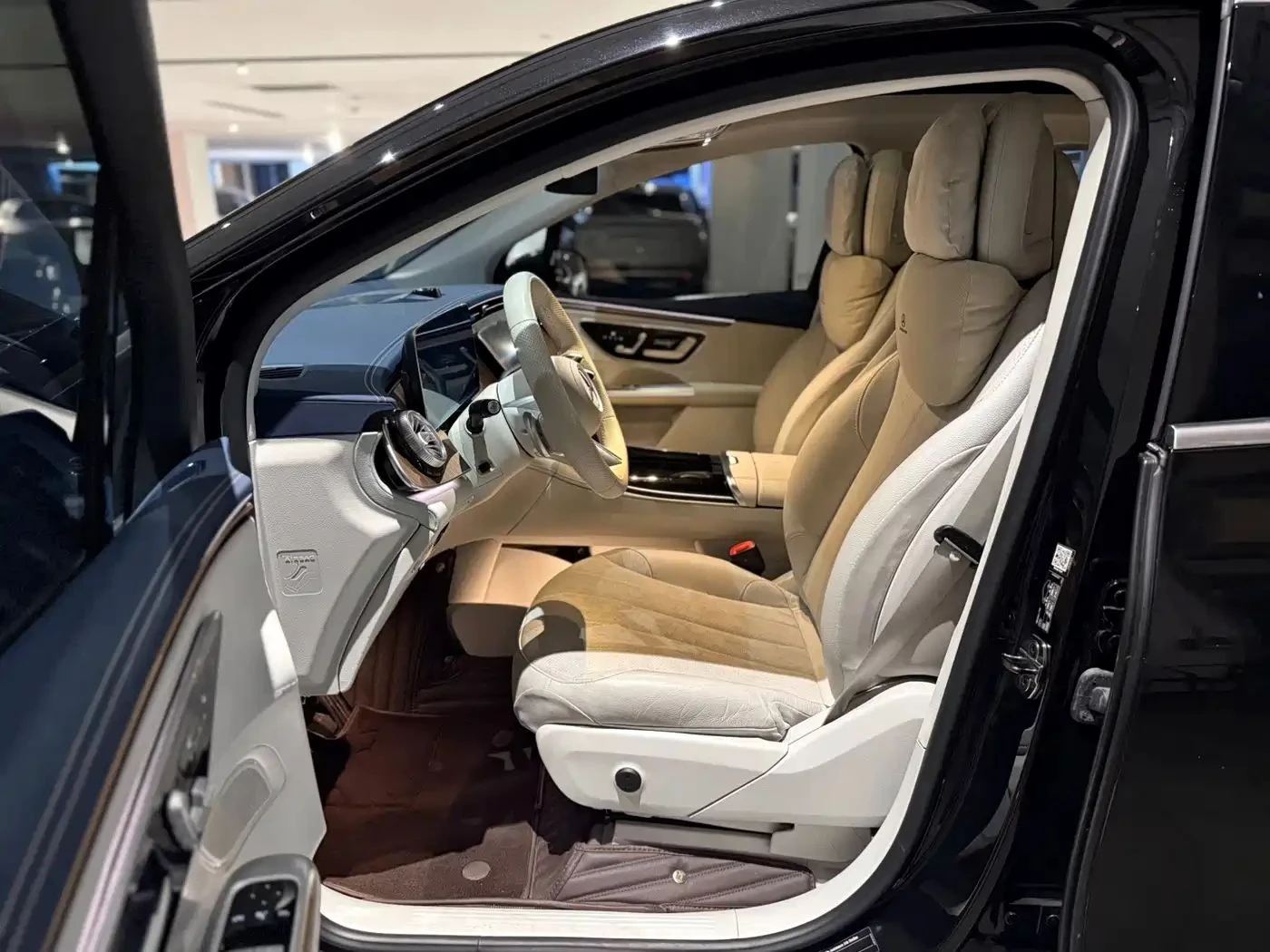 Mercedes-Benz EQE, снимка 7 - Автомобили и джипове - 56705903