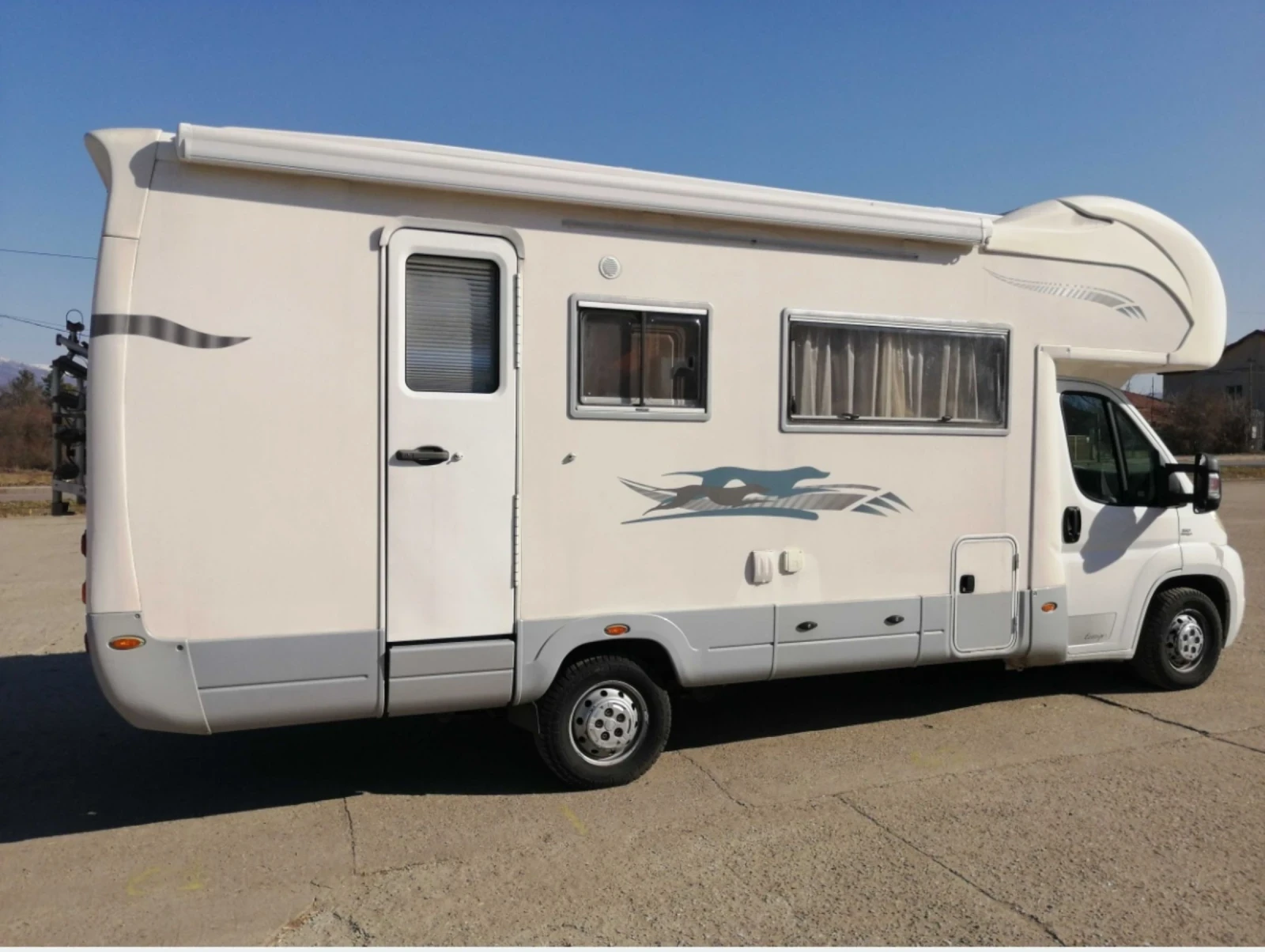 ������ Laika | Mobile.bg � ����������� 2