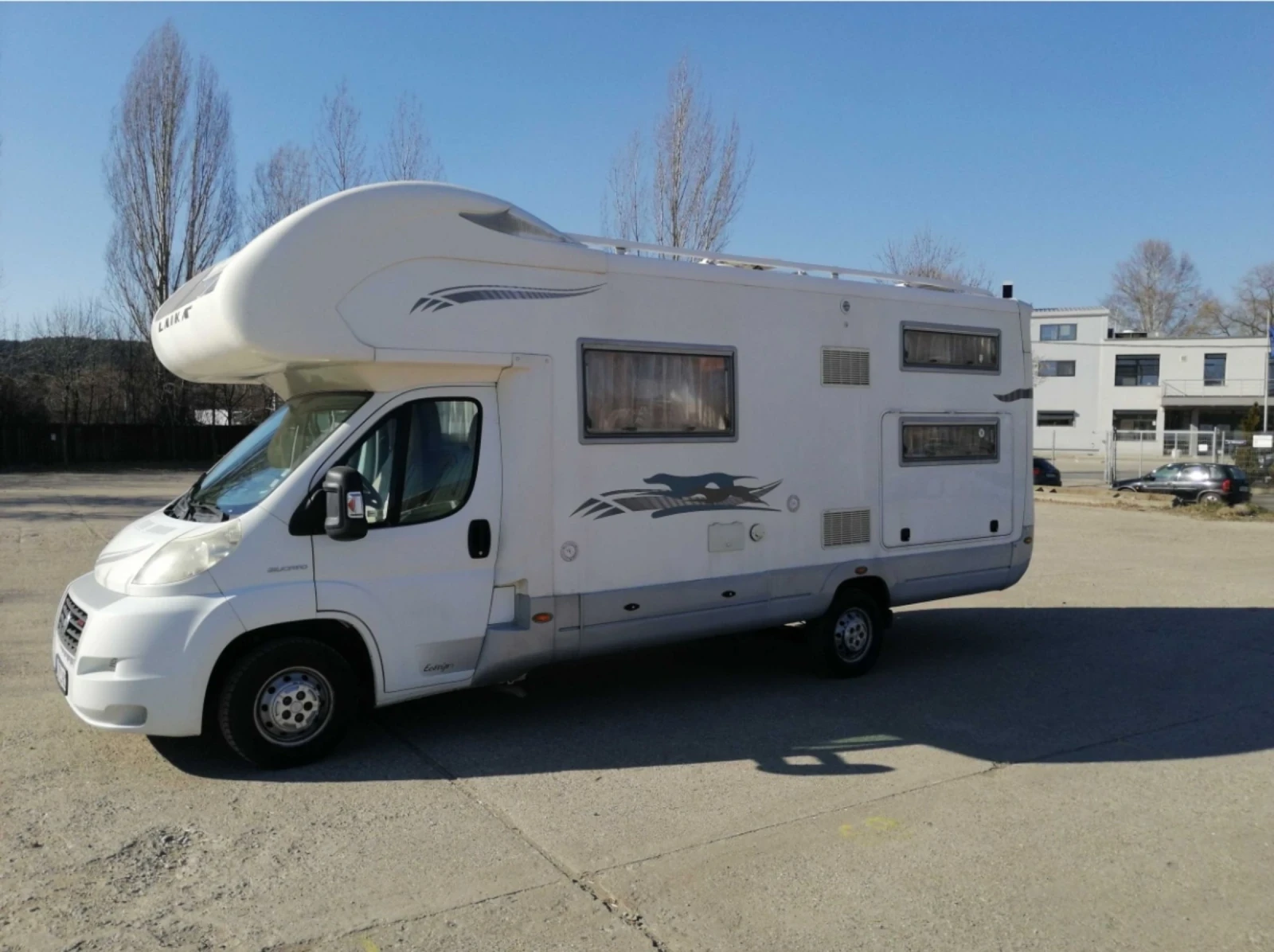 ������ Laika | Mobile.bg � ����������� 4