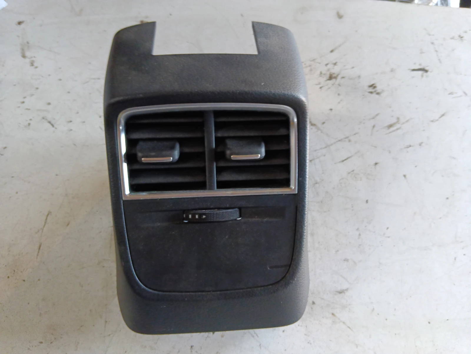 духалка задна 8V0819203A Audi A3