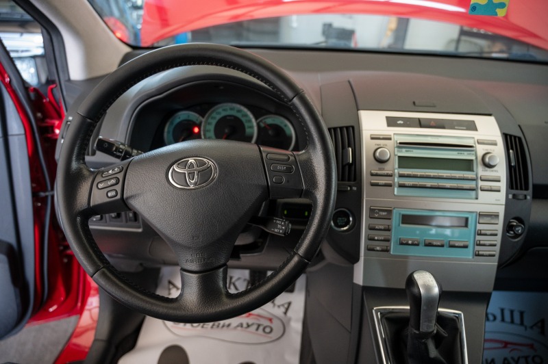 Toyota Corolla verso 2.2* 136кс* 2008г, снимка 12 - Автомобили и джипове - 46364691