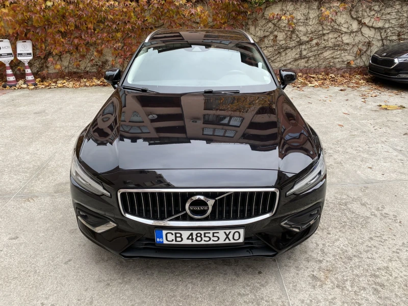 Volvo V60 2.0 B5 /250кс./Inscription /Distronic / Automatic, снимка 2 - Автомобили и джипове - 52324515