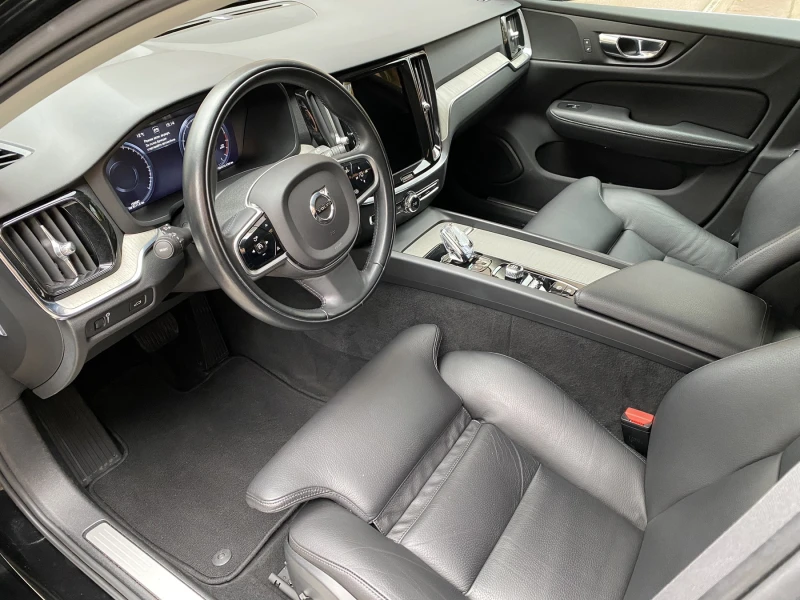Volvo V60 2.0 B5 /250кс./Inscription /Distronic / Automatic, снимка 10 - Автомобили и джипове - 52324515