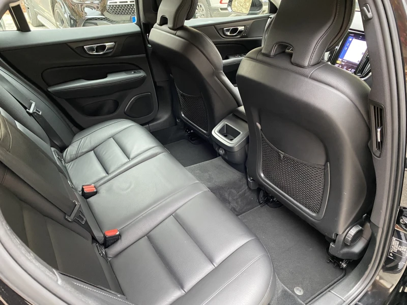 Volvo V60 2.0 B5 /250кс./Inscription /Distronic / Automatic, снимка 13 - Автомобили и джипове - 52324515