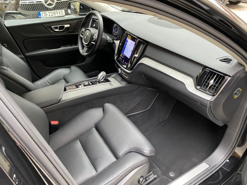 Volvo V60 2.0 B5 /250кс./Inscription /Distronic / Automatic, снимка 11 - Автомобили и джипове - 52324515