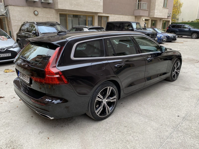 Volvo V60 2.0 B5 /250кс./Inscription /Distronic / Automatic, снимка 5 - Автомобили и джипове - 52324515