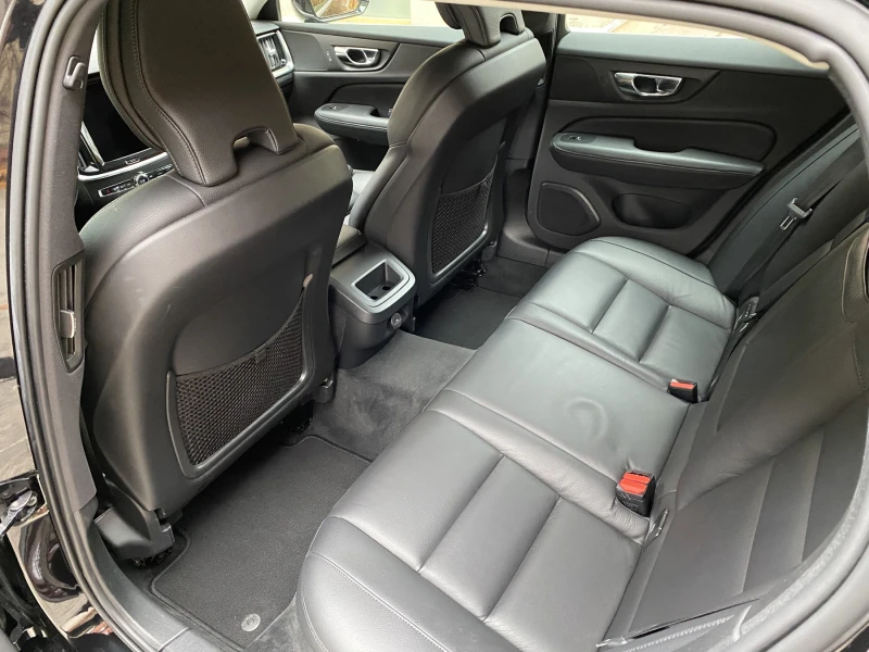 Volvo V60 2.0 B5 /250кс./Inscription /Distronic / Automatic, снимка 12 - Автомобили и джипове - 52324515