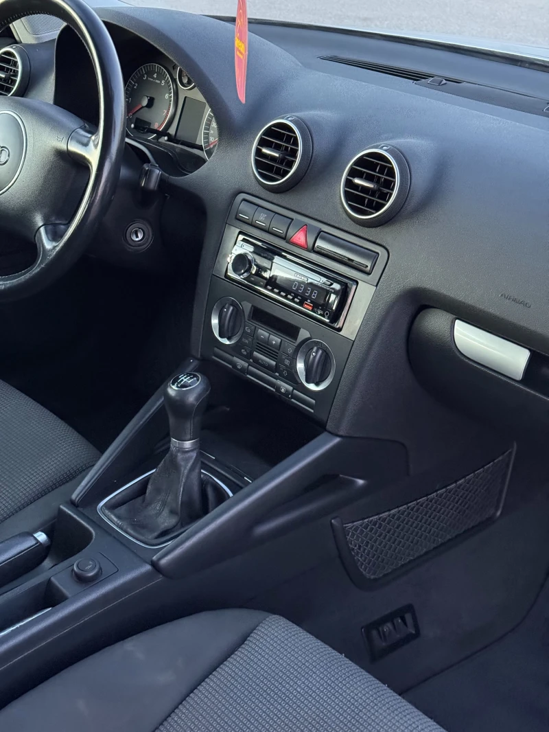 Audi A3 8P 1.6i 102, снимка 11 - Автомобили и джипове - 52528156