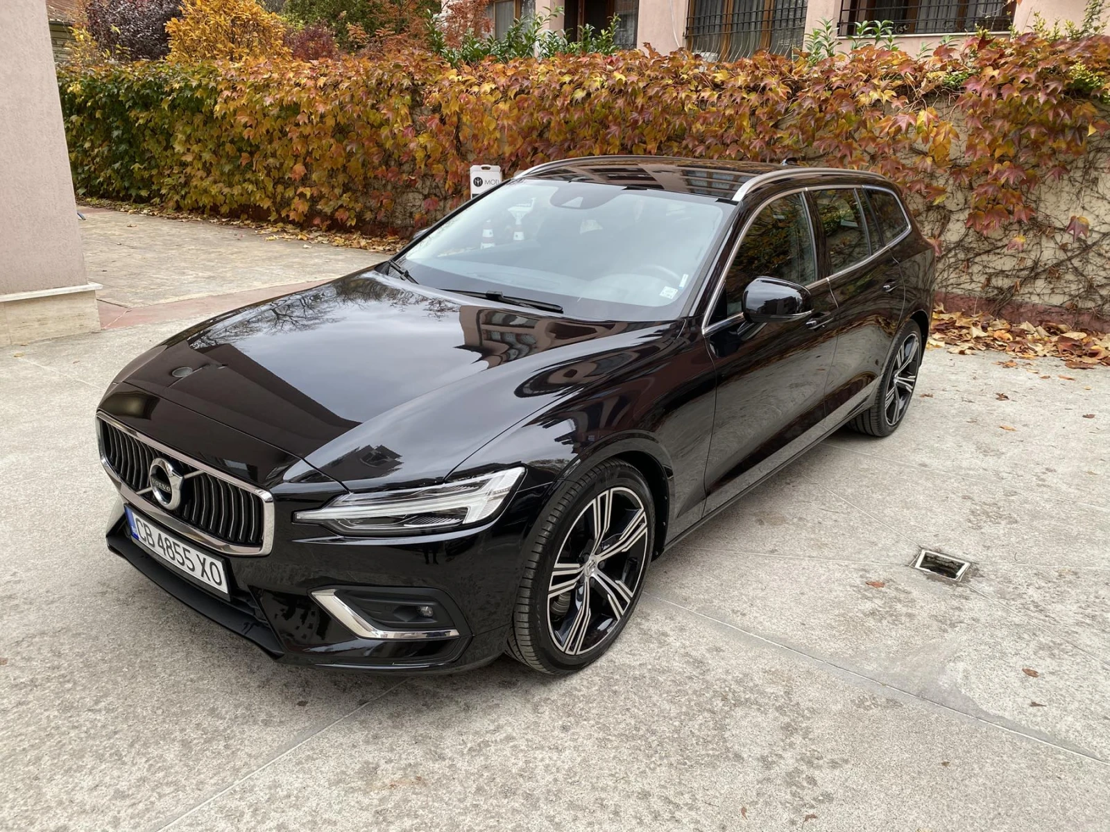 Volvo V60 2.0 B5 /250кс./Inscription /Distronic / Automatic, снимка 1
