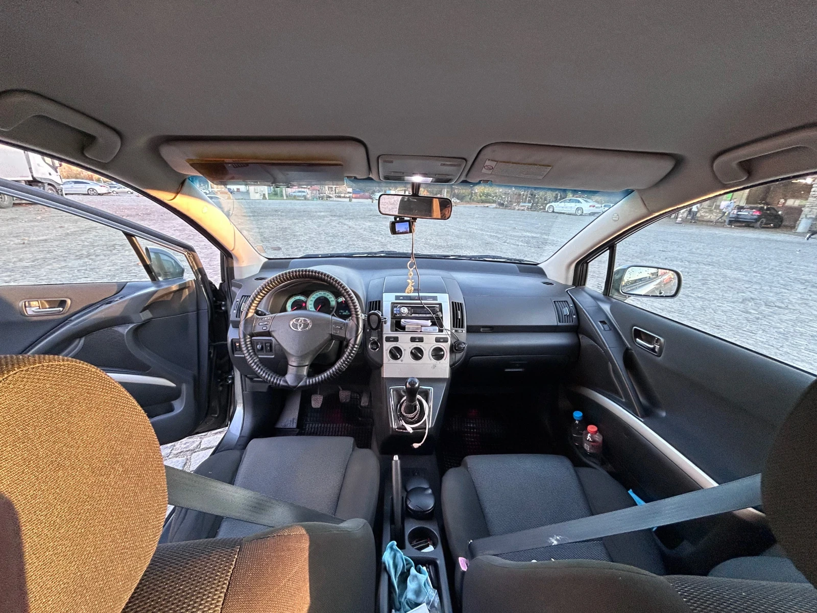 Toyota Corolla verso 2.0  - изображение 10