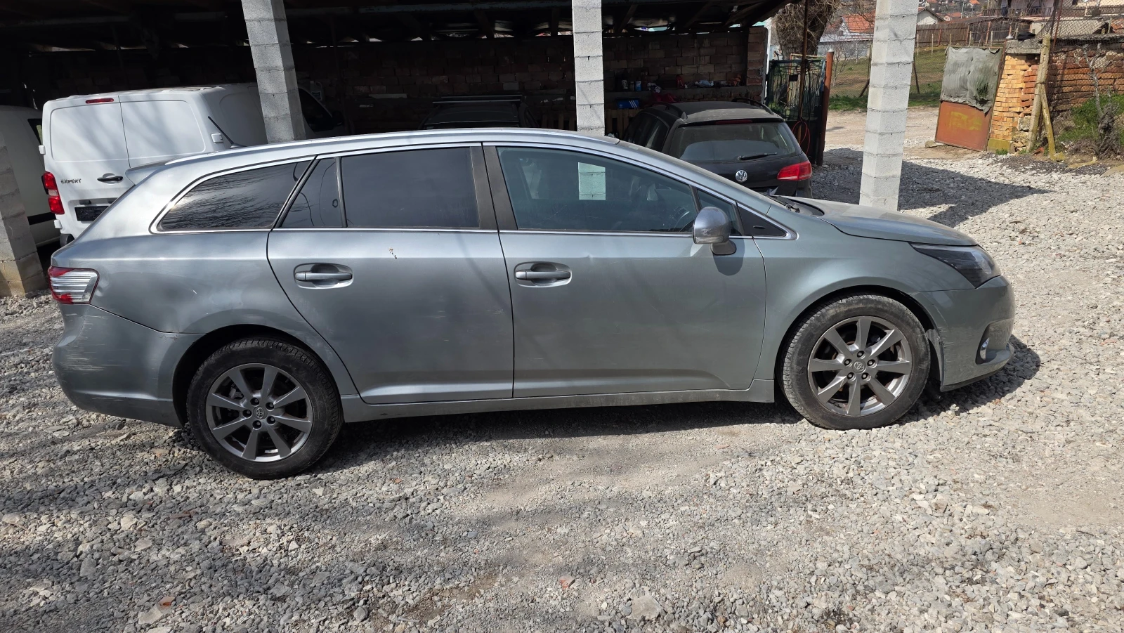 Toyota Avensis 2.0d, снимка 2 - Автомобили и джипове - 53879678