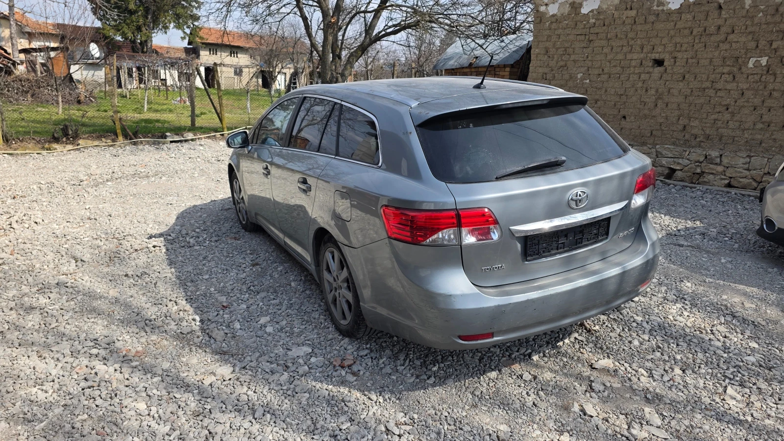 Toyota Avensis 2.0d, снимка 13 - Автомобили и джипове - 53879678