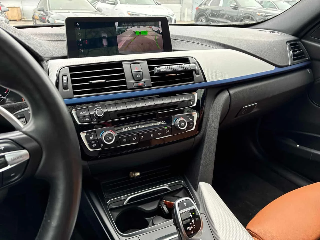 BMW 330 М ПАКЕТ/330i xDrive/ПОДГРЕВ/ПАМЕТ/ШИБЕДАХ/КЛИП, снимка 9 - Автомобили и джипове - 54222227