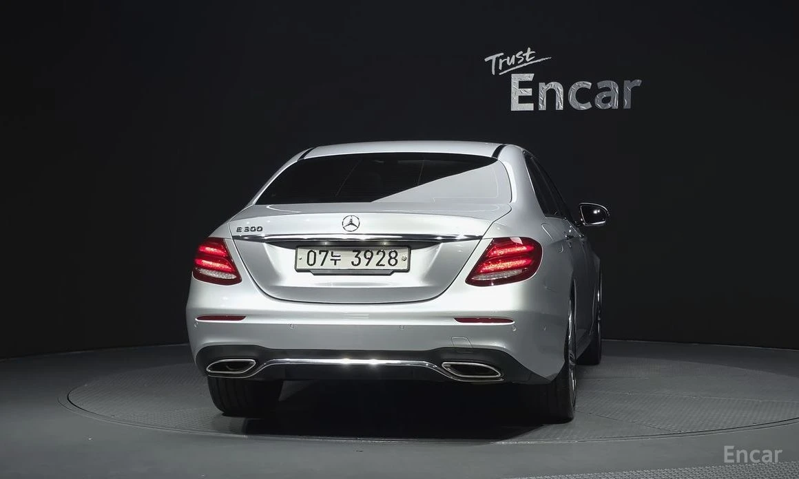 Mercedes-Benz E 300, снимка 4 - Автомобили и джипове - 55662140