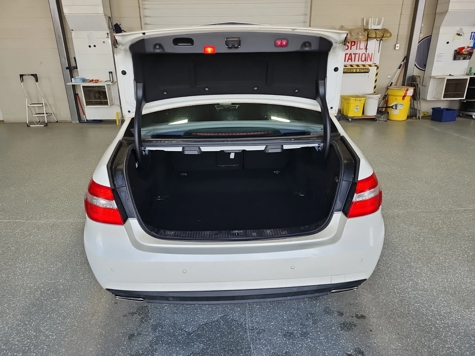 Mercedes-Benz E 350 * BlueTEC * АВТОКРЕДИТ * ГЛАВНО ПРЕДСТАВИТЕЛСТВО, снимка 14 - Автомобили и джипове - 56026121