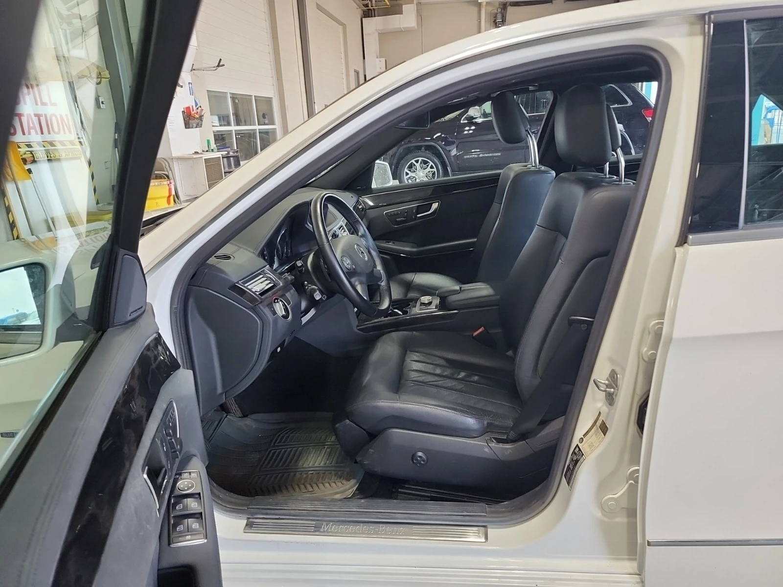 Mercedes-Benz E 350 * BlueTEC * АВТОКРЕДИТ * ГЛАВНО ПРЕДСТАВИТЕЛСТВО, снимка 7 - Автомобили и джипове - 56026121