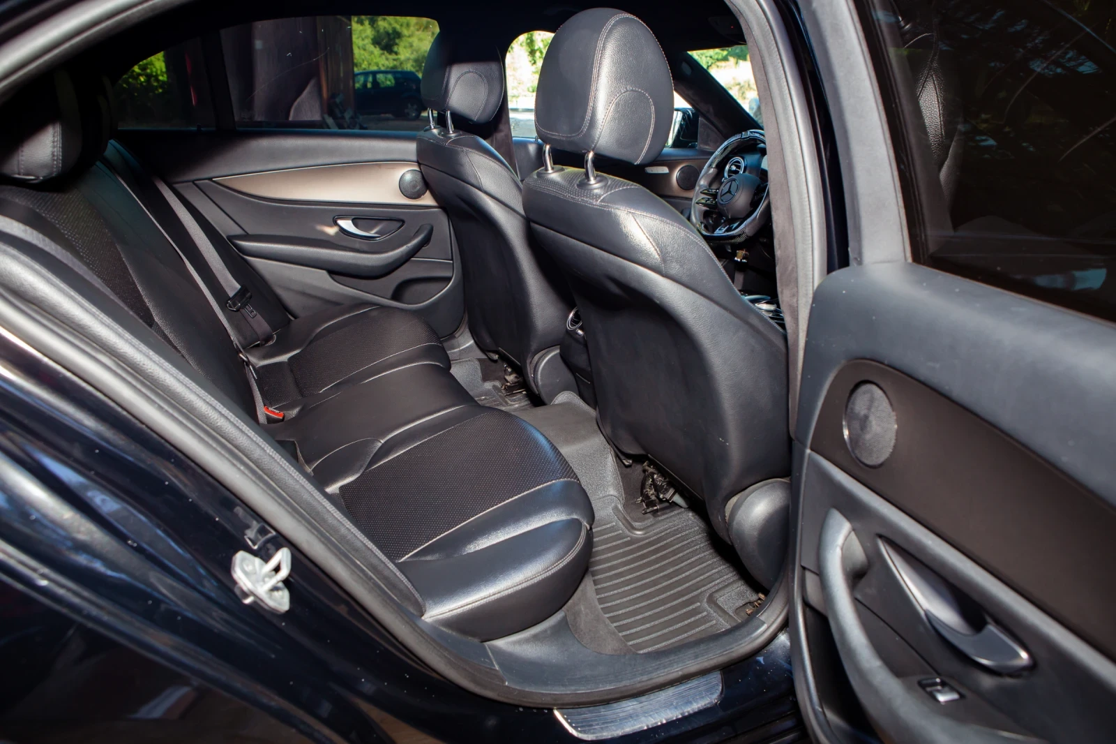 Mercedes-Benz E 220, снимка 12 - Автомобили и джипове - 56039024