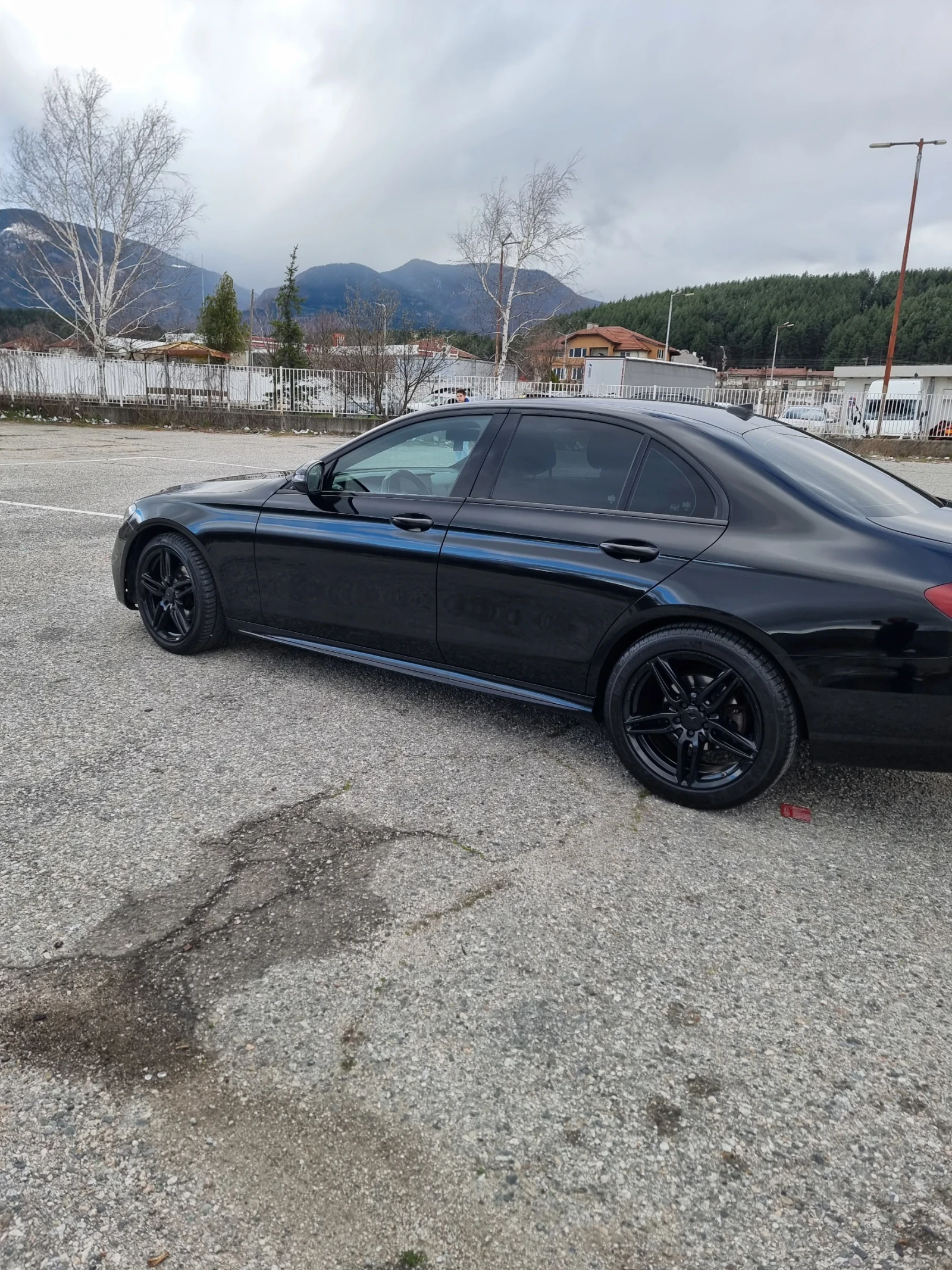 Mercedes-Benz E 220, снимка 11 - Автомобили и джипове - 56039024
